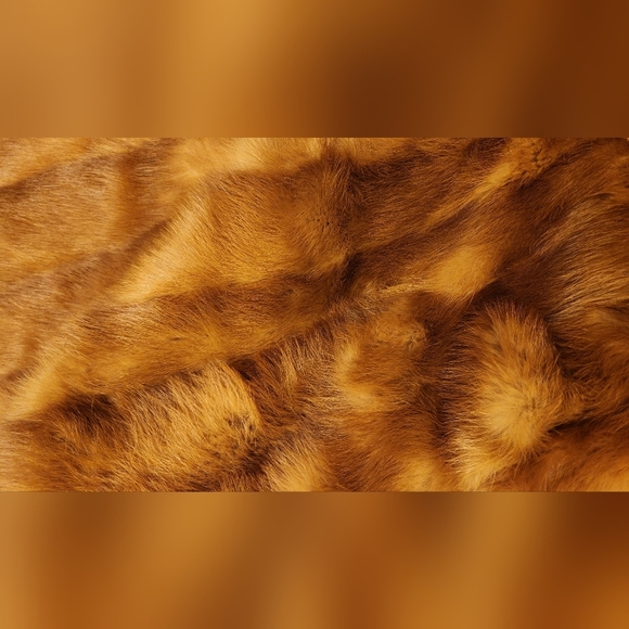 Luxurious Vintage Mink Stole - Picture 3 of 11